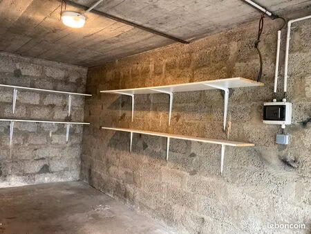 garage avec électricité dans copropriété sécurisée