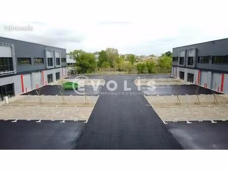 local d'activité 618 m²