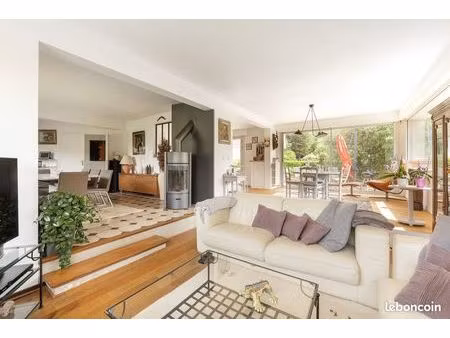 maison 8 pièces 220 m²