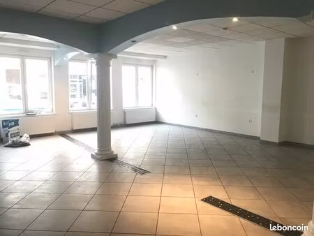 local commercial 152 m² moyeuvre-grande