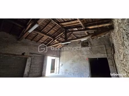 immeuble 1 pièce 105 m²