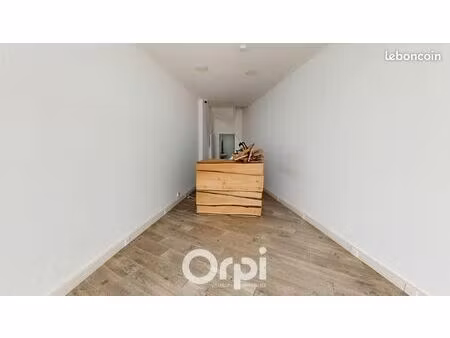 local commercial 32 m²