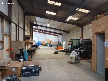 local 600 m² château-gontier