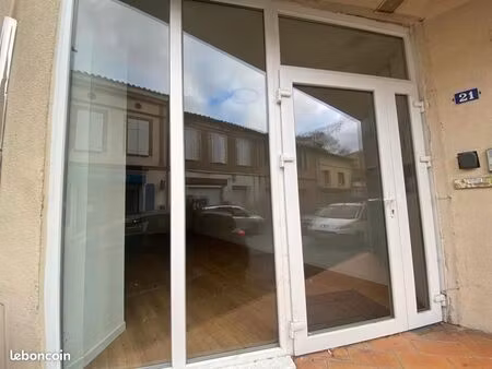 centre ville l'isle jourdain – local commercial de 34.6 m² avec sanitaires