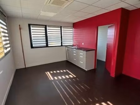 bureaux 68 m² laval