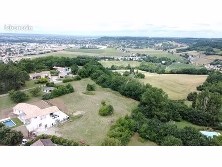 magnifique terrain sur hauteur