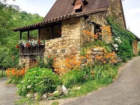 moulin entièrement rénové 95 m2 + grange 60 m2+ terrain 8000 m2