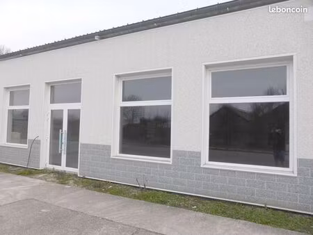 local 309 m² pour show-room  magasin  vitrines