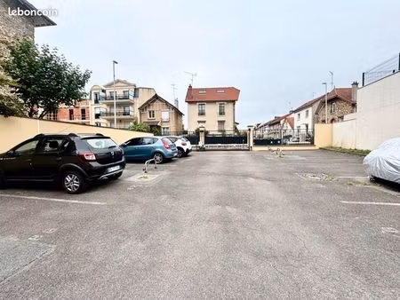 parking 8 m² villemomble