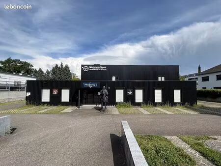 local commercial 660 m²