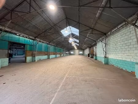 local 2440 m² mably