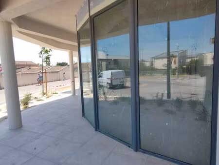 local commercial 68 m² velleron