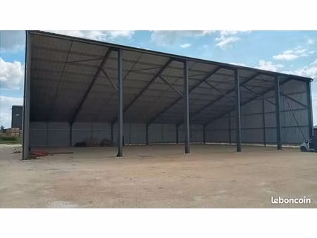 local 600 m² sauveterre de guyenne