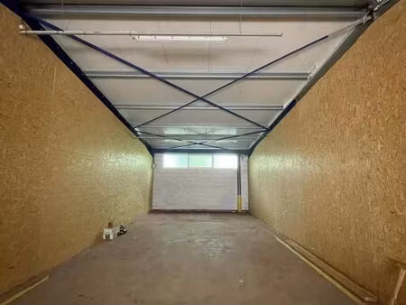 garage/box 120 m² roye