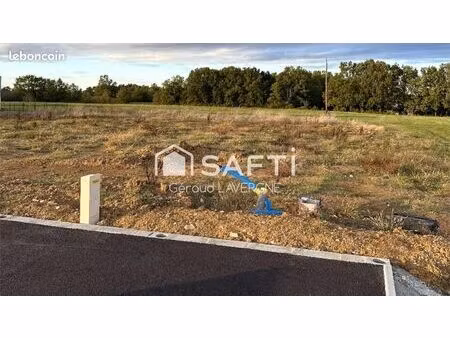 terrain 1073 m² fabas