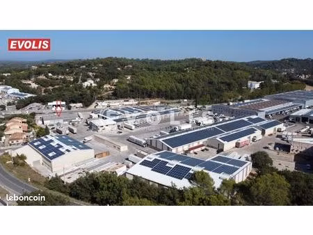 local transport 695 m²