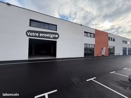 a louer local commercial neuf 300 m2 83470 saint maximin la sainte baume - parking