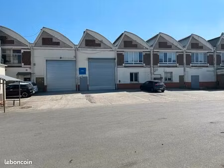 local d'activité 2 150 m²