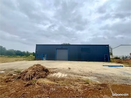 maison 2 pièces 323 m²