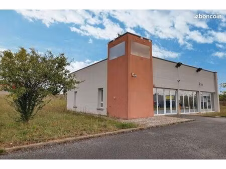 local 155 m² epernon