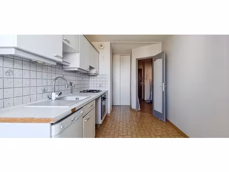 location appartement 4 pièces 73 m² à saint-pierre-des-corps (37700)  850 €