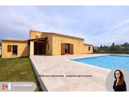 villa plain pied sur 1570 m2 avec piscine