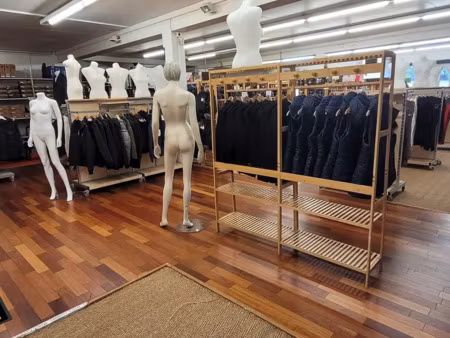 champagne au mont d'or local commercial