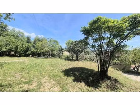 terrain de 806 m² à cuers