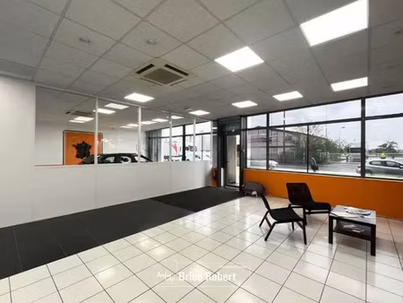 à louer - local stockage / showroom - décines-charpieu