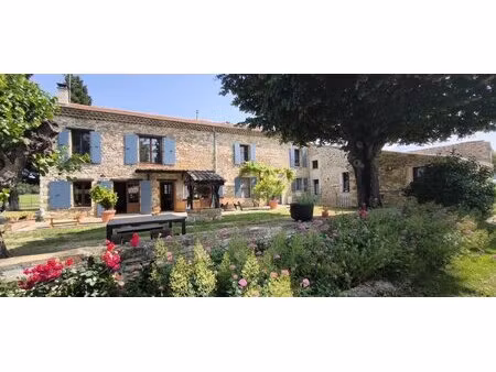 drome provencale charols. corps de ferme 360 m2 restaure. 2 habitations sur 2 hectares....
