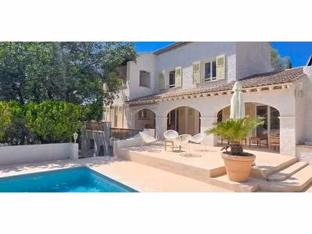 villa avec piscine et terrasse frejus (83)