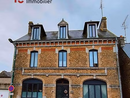 maison de maître rénovée dans un village