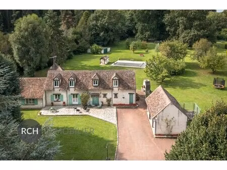 a quelques minutes du tremblay sur mauldre - grande propriété avec piscine et tennis dans 