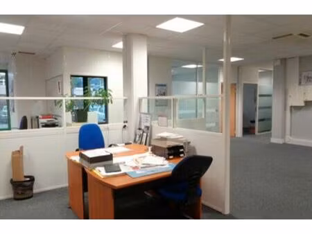 location bureau 183 m² à bron (69500)