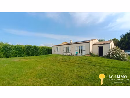 maison de 2008  100 m2  3 chambres sur terrain clos de 950 m