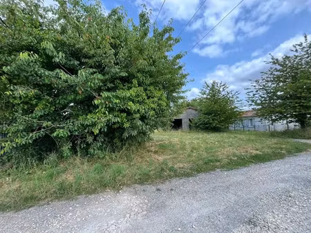 vente terrain 2005 m² à la couronne (16400)  77 420 €
