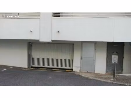 parking au sous-sol à louer