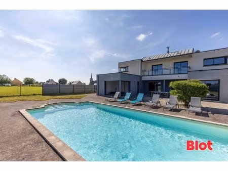blot immobilier à vendre – maison contemporaine 5 chambres avec piscine  jacuzzi