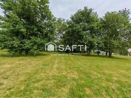 centre bourg  beau terrain de 1311 m²
