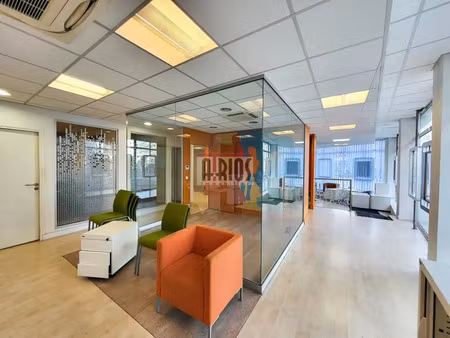 local commercial à st roch - 242 m²