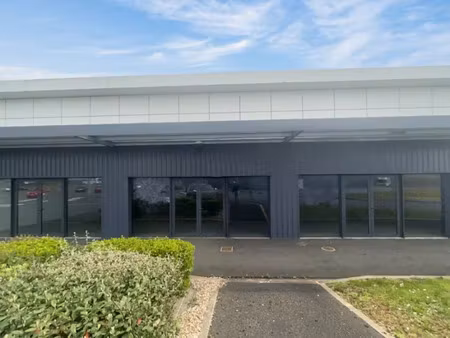 location locaux professionnels 352 m² à neuville-de-poitou (86170)  3 520 €