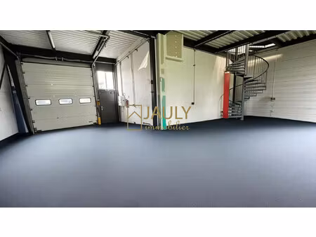 local d'activité 180 m² en zone commerciale