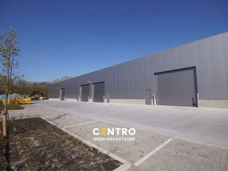 perfect instapklare opslagruimte ( 261m²) op industriezon...