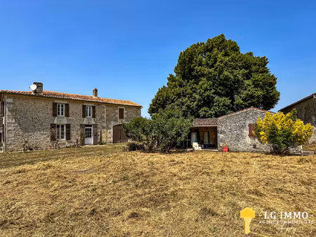 maison charentaise avec dépendances et jardin