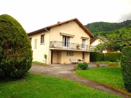 maison individuelle d’environ 80m² / 1027m² de terrain tout arboré