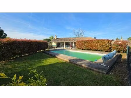 maison récente avec piscine et parc