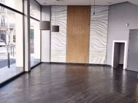 - local commercial + bureaux