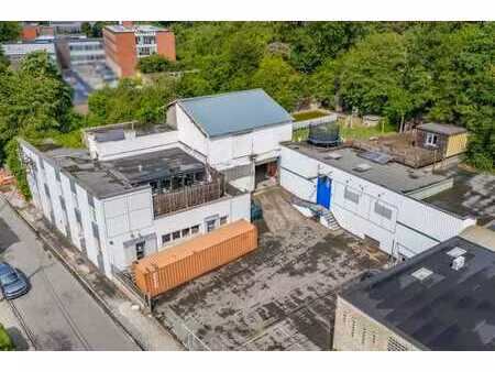 ensemble immobilier bureaux et entrepôts