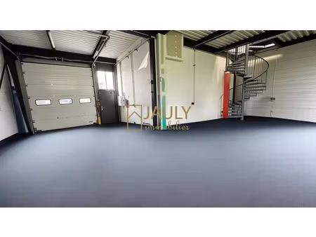 local d'activité 180 m² en zone commerciale