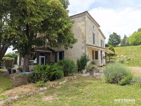 a vendre maison de caractère de 205 m² avec piscine  parc  dépendances et point d'eau...